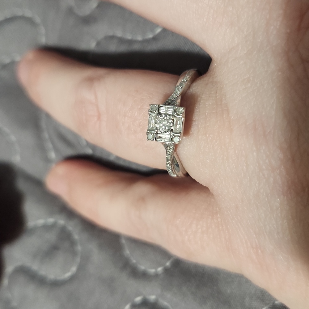 Diamond ring - Picture 3 of 3